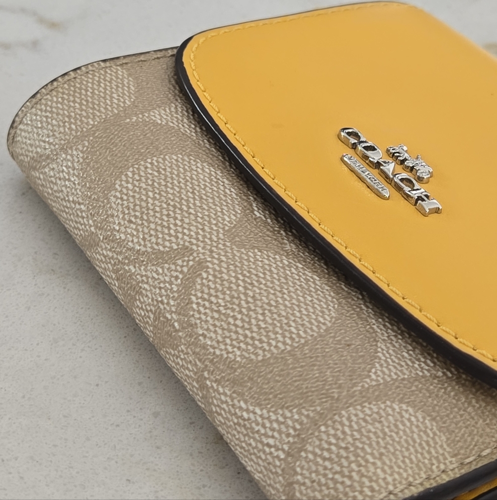 Coach Signature Wallet - Picture 4 of 14